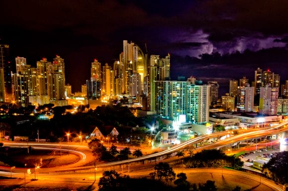Das Bankenviertel in Panama City. Das kleine Land in Zentralamerika gilt als eine der aktivsten Steueroasen weltweit. By Vladimer Shioshvili licensed under CC BY-SA 2.0.
