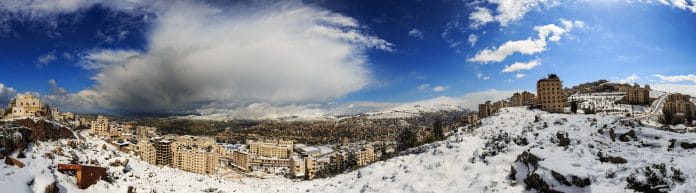 Nablus im Winter, von den Südhügeln aus fotografiert. 