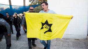 Ein Anhänger der Kach-Partei 2015 in Israel - Foto: Activestills